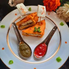 A picture of Bread Paneer Pakoda.