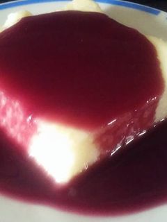Una foto de Sémola con salsa de vino
