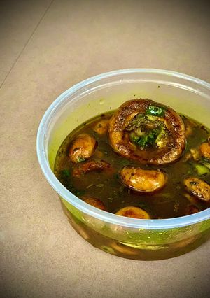 Une photo de Champignons à la sauce chien