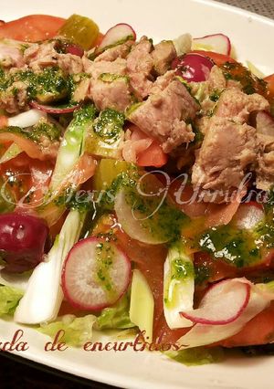 Foto principal de Ensalada de encurtidos y atún