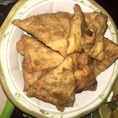 Novice but delicious Samosa🌮🥠 A picture of Novice but delicious Samosa🌮🥠.