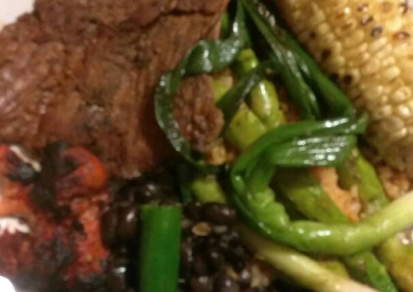 Mix de carne asada con arroz y frijoles