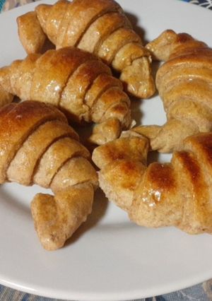 Una foto de Medialunas Integrales sin Manteca y sin Hojaldre🥐🥐