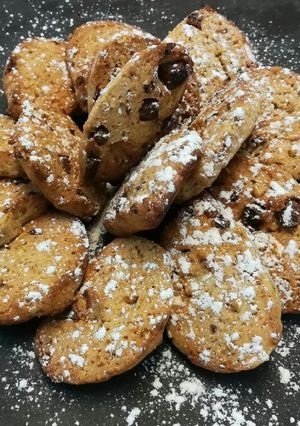 A picture of Lentil Cookies with Oatmeal and Chocolate Chips.