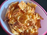Una foto de crackers queso