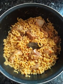 Una foto de Fideos con costillas especiadas