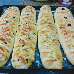 A picture of Chicken fajita bread.
