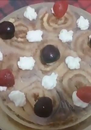 Una foto de Torta con helado y piononos