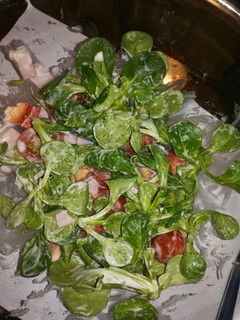 Una foto de Ensalada de Canónigos con salsa yogurt