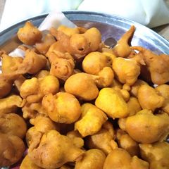 A picture of Dahi baday ke phullay.
