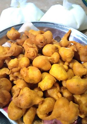 A picture of Dahi baday ke phullay.