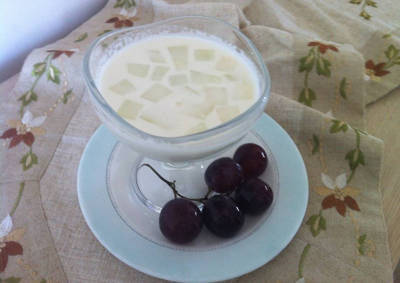 Ajo Blanco con melón y uvas