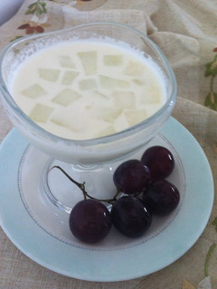 Una foto de Ajo Blanco con melón y uvas