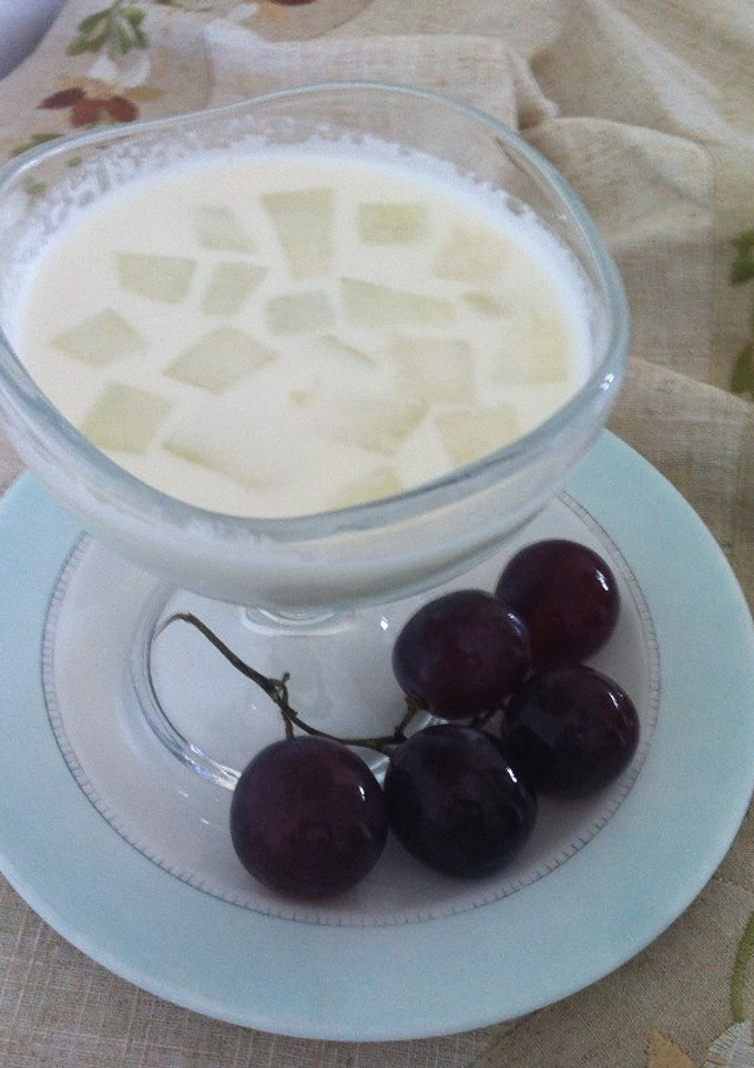 Una foto de Ajo Blanco con melón y uvas