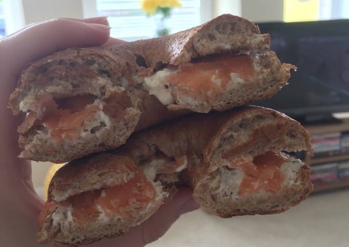 Delicious salmon bagel