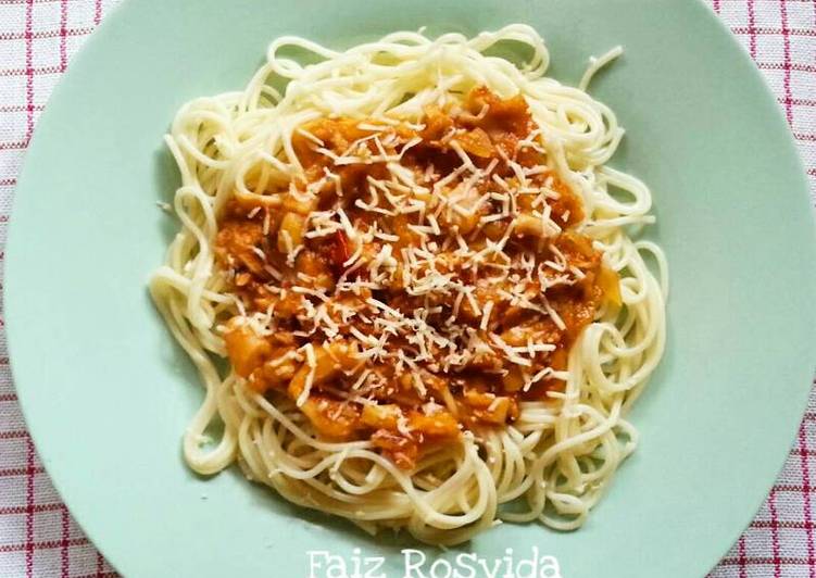 Bagaimana Menyiapkan Spaghetti with Spicy Tuna Sauce Anti Gagal