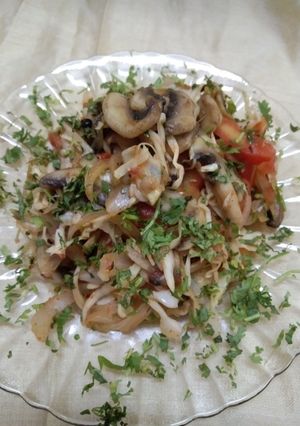A picture of Veggie_mushroom salad.