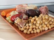 Una foto de cocido de garbanzos