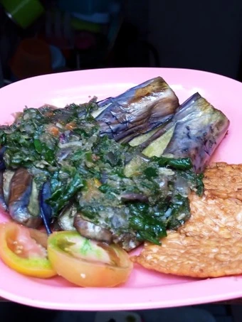 Cara Gampang Menyiapkan Resep Terong Penyet Sambel Hijau yang Sempurna Anti Ribet, Mantap Sekali