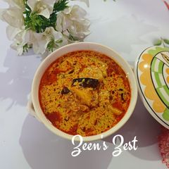 A picture of Dahi Aloo/Potatoes in Curd Gravy.
