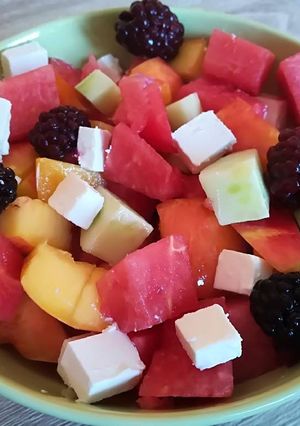 Színes dinnyesaláta recept fotója