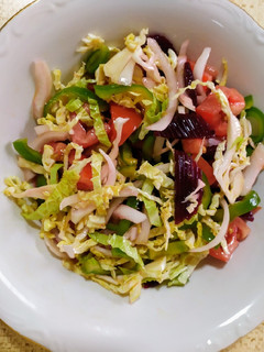 Una foto de Ensalada de repollo y remolacha