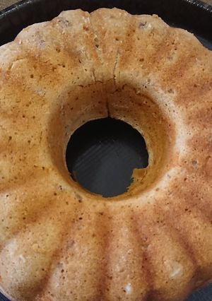 صورة لوصفة كيكة الموز بالقرفه والجوز