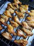Alitas con papas rústicas al horno