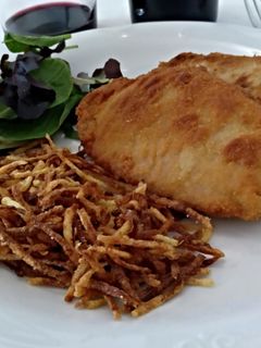 Una foto de Libritos de lomo empanados rellenos de jamón york y queso