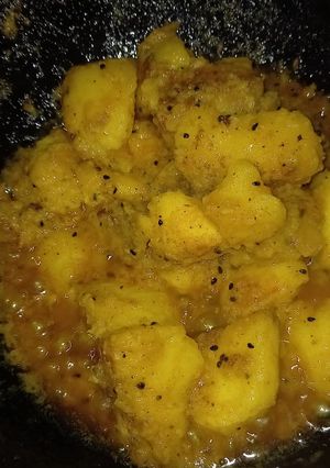 आलू की सब्जी (aloo ki sabzi recipe in Hindi) रेसिपी मुख्य फोटो