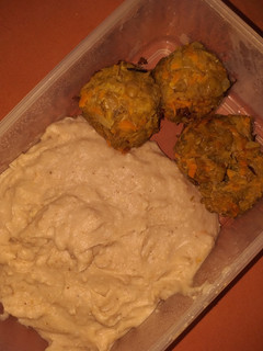 Una foto de Albóndigas de lentejas y puré de papas (sin leche)