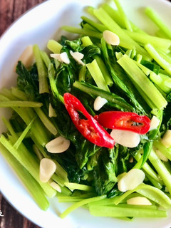 蒜炒小松菜 (油菜) / 簡單家常菜 的食譜成品照片