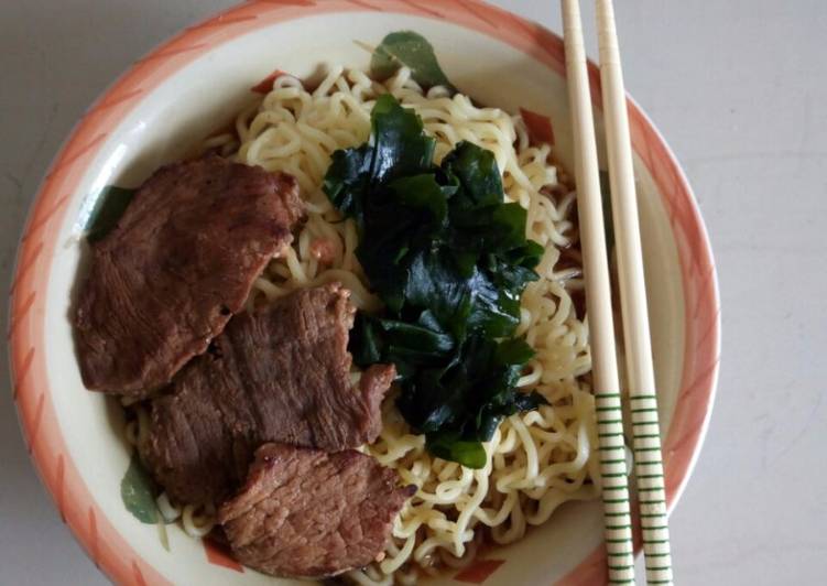 Recipe of Appetizing Pork Ramen noodles