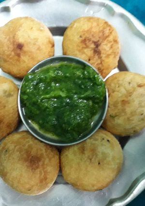 A picture of Matar ki kachori.