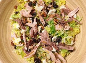 Una foto de Ensalada de perdiz en escabeche