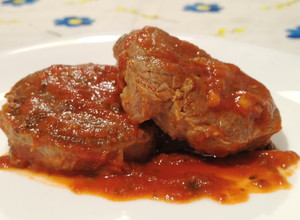Foto di Muscolo di Vitello al Sugo nella Pentola di Terracotta