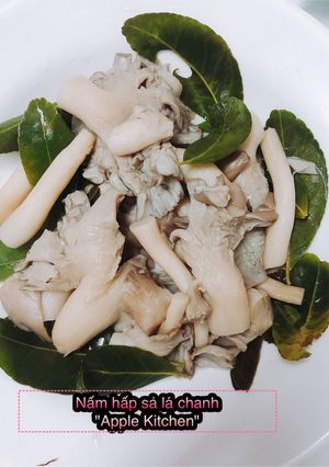 Hình của món Nấm bào ngư hấp sả lá chanh.