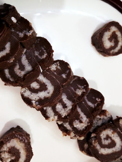 A picture of No bake Swiss Roll.