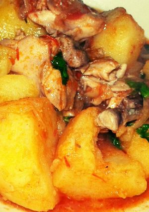 A picture of Turmeric rosemary potatoes with chicken pieces.