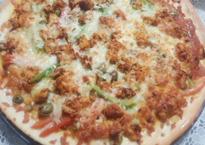 Chicken tikka pizza