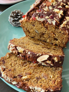 A picture of Plum cake.