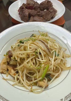 鐵板牛排+熱炒綠豆芽 的食譜成品照片