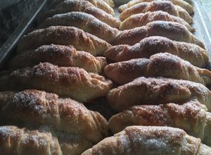 Una foto de Croissant dulces