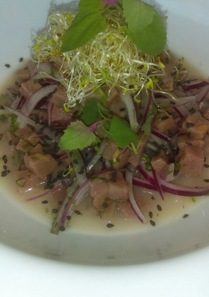 Una foto de Ceviche de atún