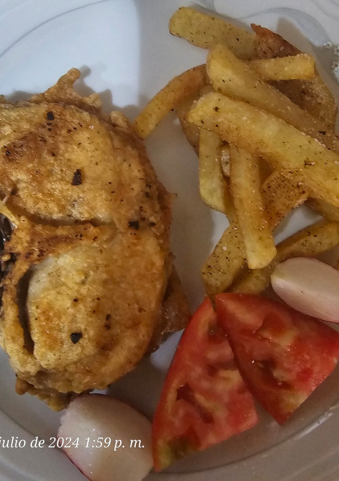 Una foto de Merluza rebozada con patatas