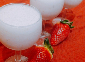 Una foto de Pisco sour con fresa