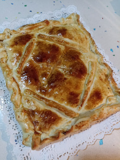 Una foto de Empanada de salmón y queso de cabra