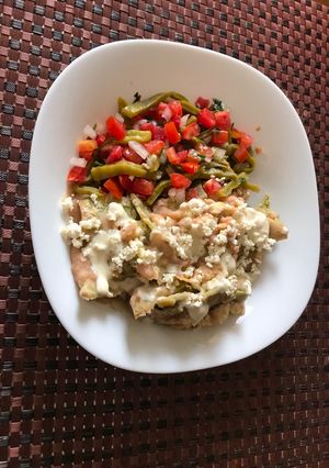Una foto de Chilaquiles saludables