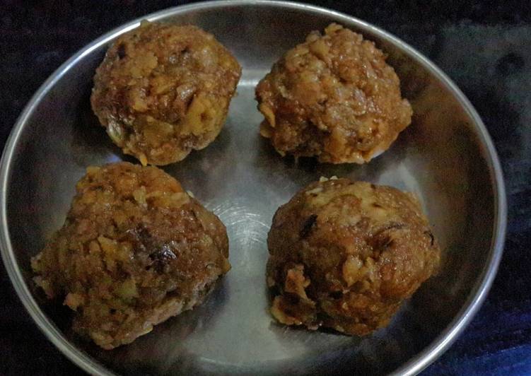 Churma Laddoo with Leftover Chapatis