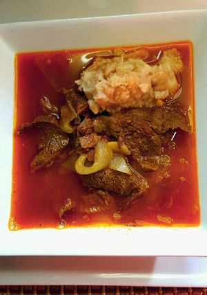 Una foto de Chuletas al chile guajillo